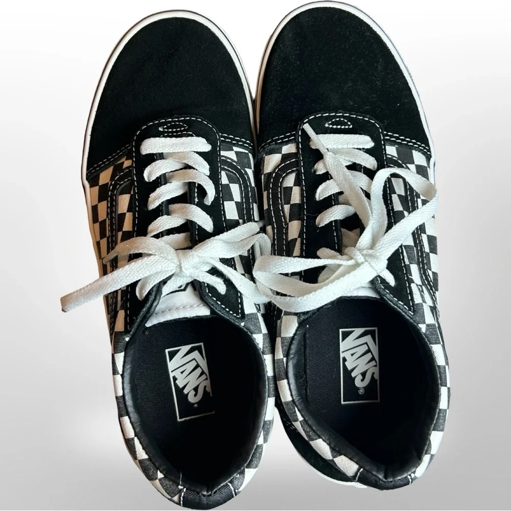 Unisex- Vans Black & White Checkered Lace-Up Sneakers – Youth Size 6